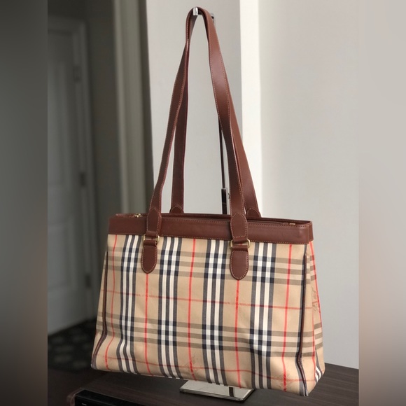 Vintage Classic Large Burberry Tote - Picture 5 of 16